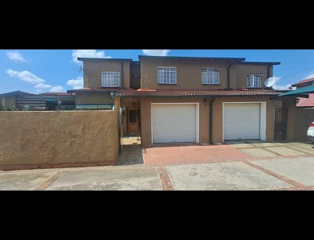 3 BEDROOM TOWNHOUSE FOR SALE IN SPRINGS